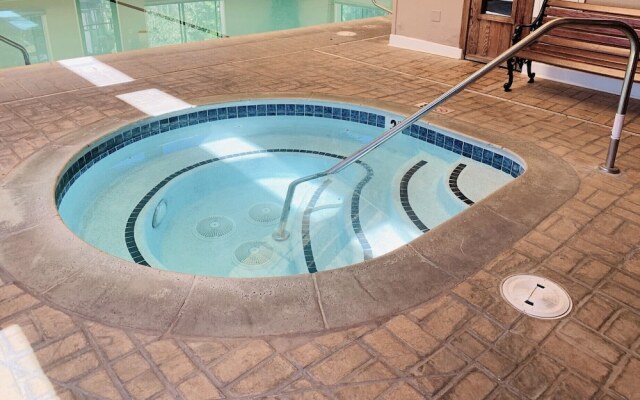 Lakefront Viking Oasis Condo