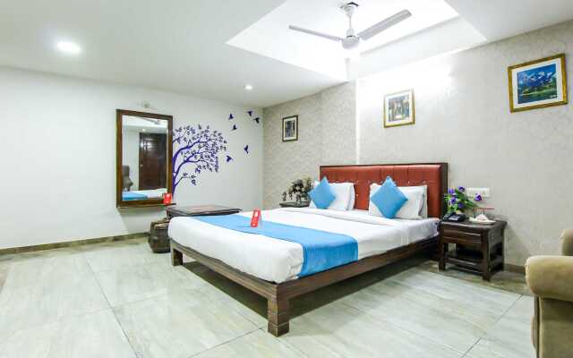 OYO 893 Hotel Seven