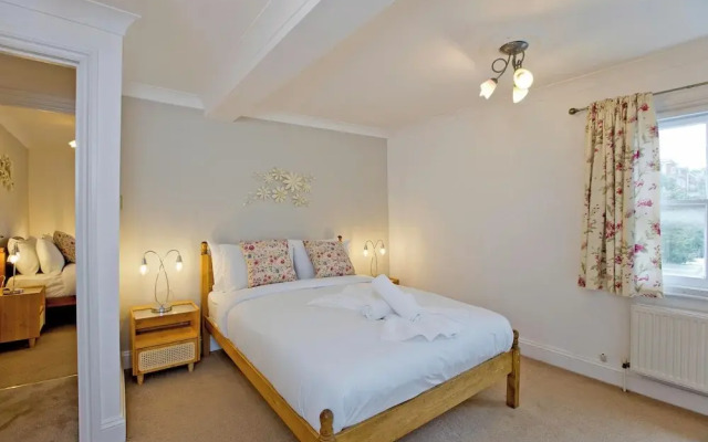 Imperial Horseferry Road Apartment