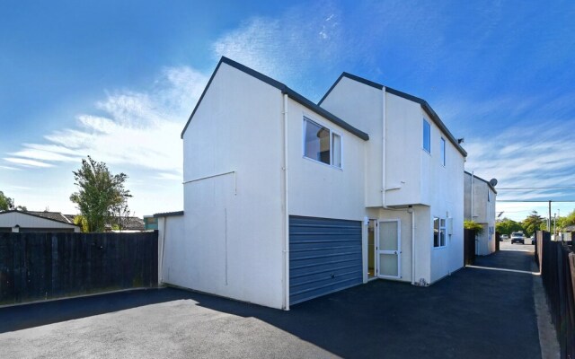 Sunny Christchurch Townhouse