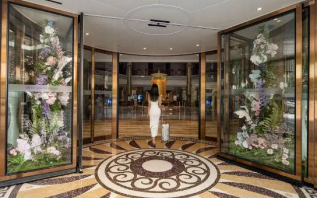 Wyndham Grand Plaza Royale Jiuzhaigou – People – Ngawa