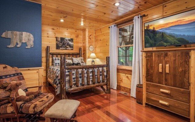 Grand Mountain Getaway 8 Bedroom Home by Redawning