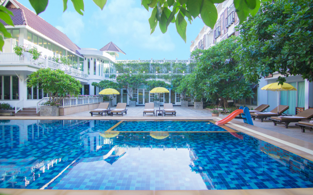 Paradise Hotel
