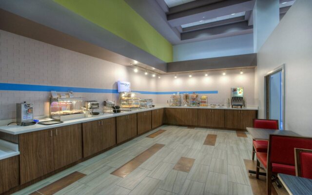 Holiday Inn Express & Suites Tempe by IHG