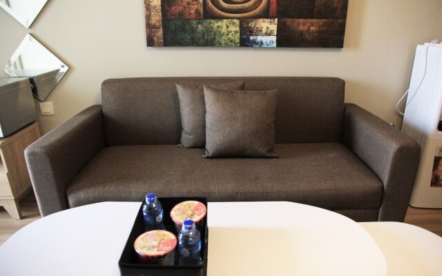Deluxe and Comfortable The Springlake Summarecon Apartment