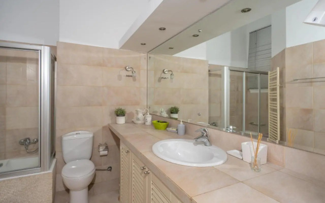 1930's neoclassical apt in the heart of Athens