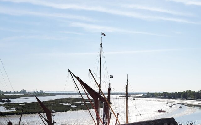 Jolly Sailor- Fish on the Quay