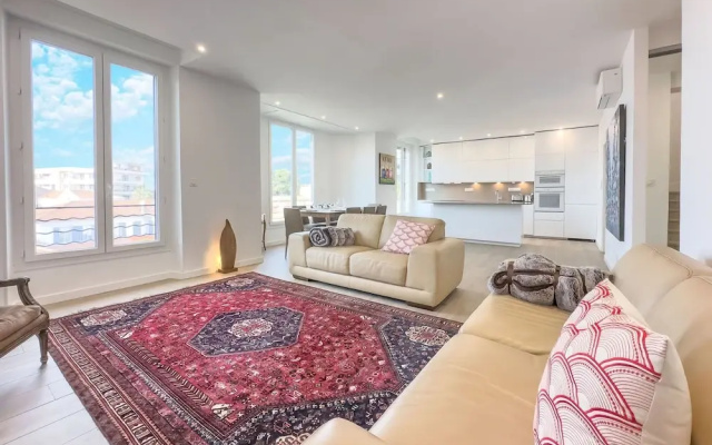 Le Duplex in Cannes With 4 Bedrooms and 3 Bathrooms