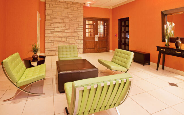 Holiday Inn Manhattan at the Campus by IHG