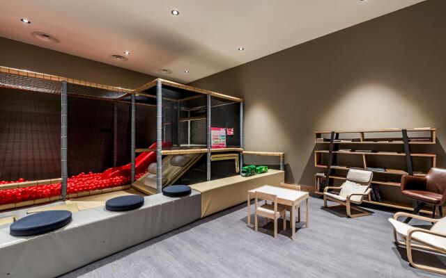 SORBUS - Contemporary Apartment in Luxury Residence