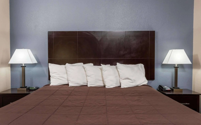 Knights Inn Three Rivers