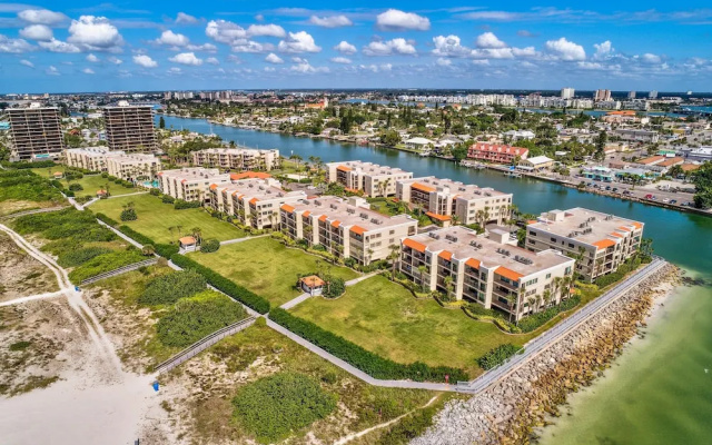 Land's End 9-402 Beach Front - Premier