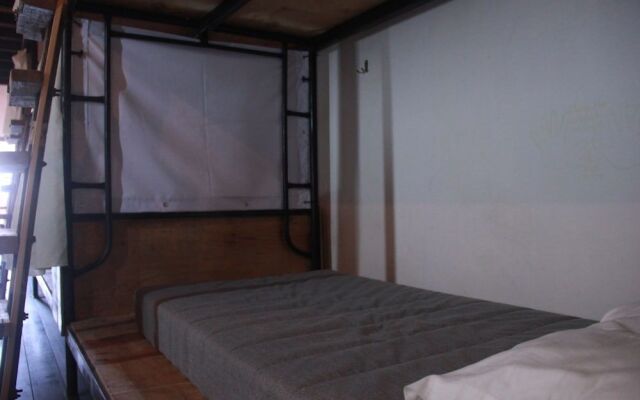 DIY Dorm - Hostel