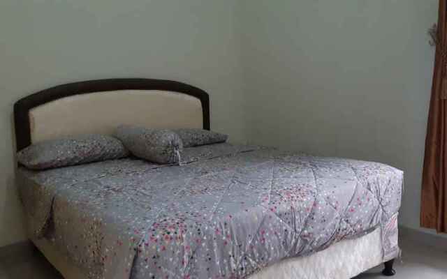 Full House Two BR at Emerald Villa Batu J6
