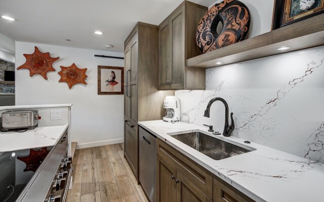 2 BR Next to Eagle River in the Heart of Vail by RedAwning - Save 20% on 7+ Nights!