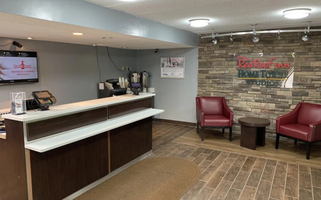 HomeTowne Studios By Red Roof Mystic - New London