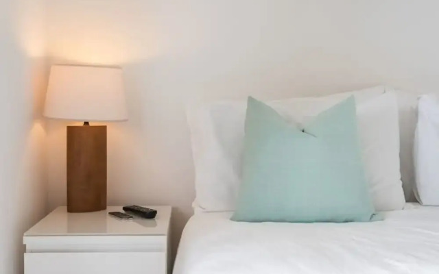 Immaculate 1-bed Apartment on Hove Seafront
