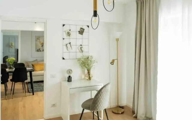 Bright 2BR Apartment - Top Location - City Balcony