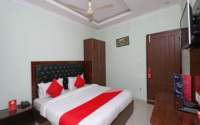 OYO 12062 Paras Guest House