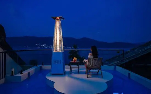 Yunyi Seascape Sunrise Xixia Yueshang Gun Scenic Apartment (Caicun Erhai)