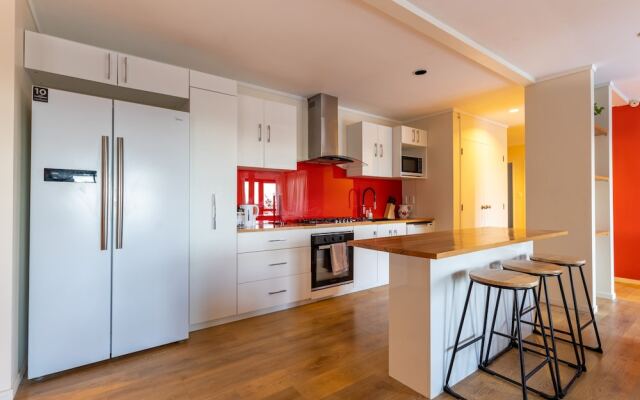 Character 4BR Home - Seaview - Skyline - Hot tub