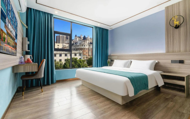 Guihe Yue Hotel(Guest World Plaza, Guigang High-speed Railway Station)