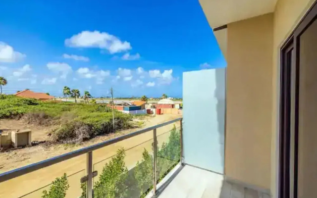 1BR Gold Coast Pools Tennis Gym Security