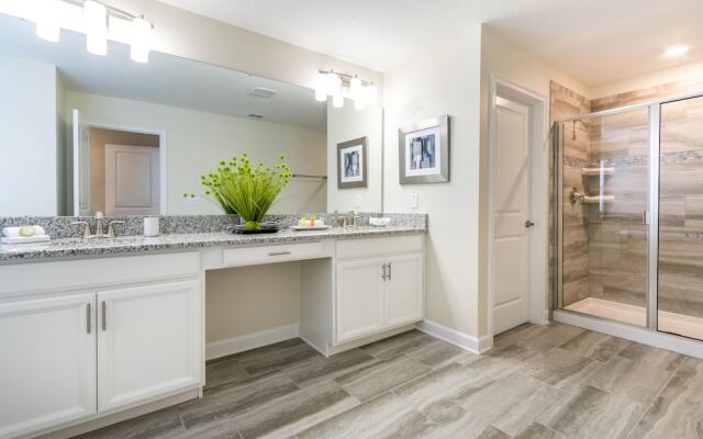Beautiful Home W/private Pool & Spa, Near Wdw!