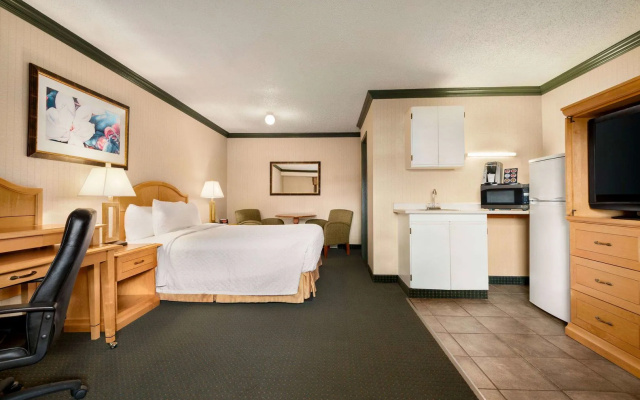 Coast Dawson Creek Hotel