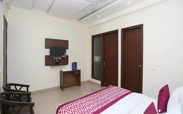 OYO 8205 Hotel Petals Inn