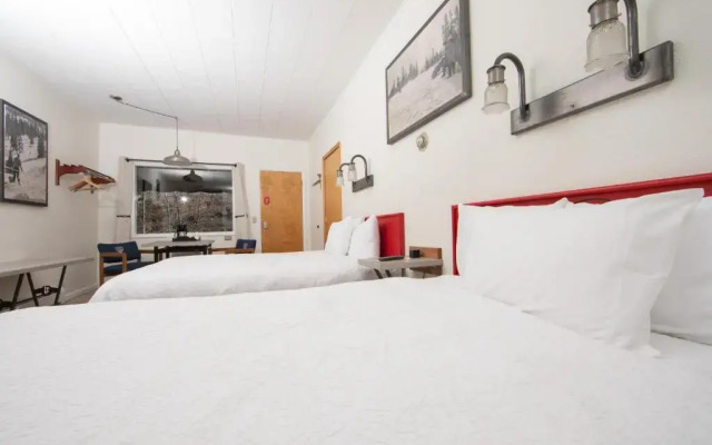Yodeler Motel