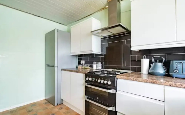 Luton Airport Guest House