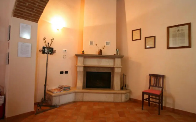 Farmhouse in Asciano With Pool & BBQ