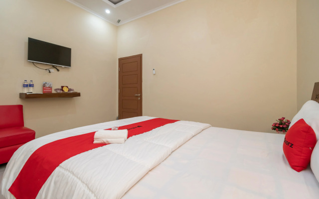 RedDoorz Syariah @ Jalan Pangeran Antasari 4