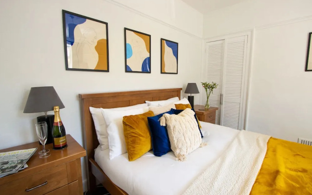 Spacious - Central 2 Bed Apartment
