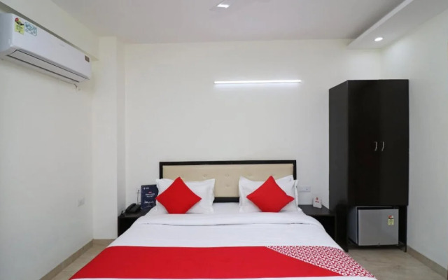 Hotel Azad Square