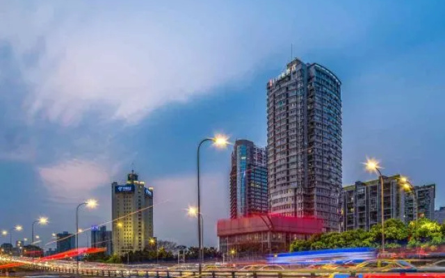Rezen Kingtown Hotel (Chongqing Xinpaifang)
