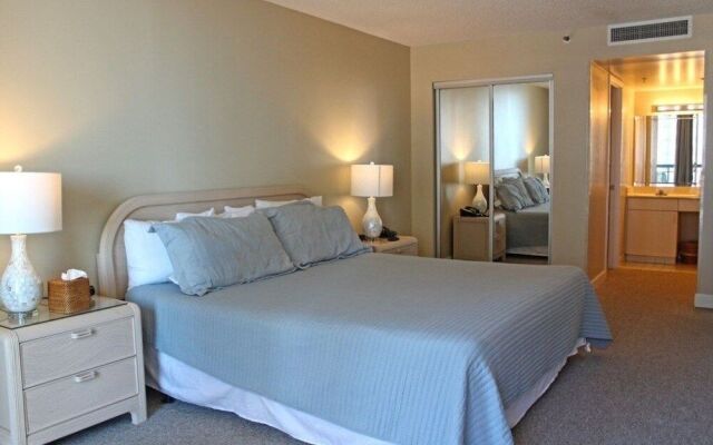 So Hampton 806 3BR by RedAwning