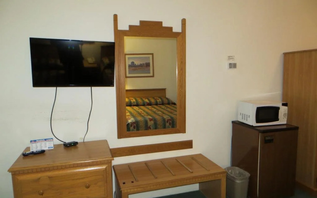 The Junction Hotel and Hostel