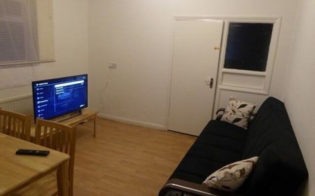 Seymour Apartment