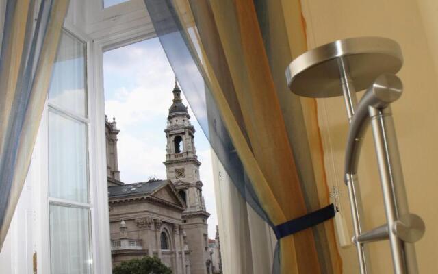 Luxurious High-End Central Grand Residence Next To the Basilica