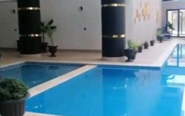 Havuz spor hamam cocukoyunalanı imkanı sunan konut