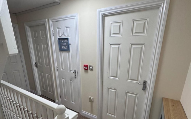 Sleeps8-familyfriendly-freeparking-30mintoheathrow
