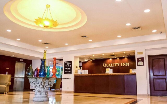 Quality Inn Monterrey La Fe