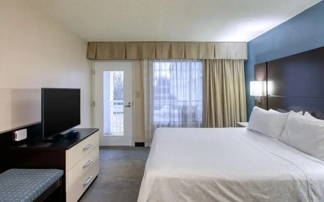 Holiday Inn & Suites Atlanta Airport-North
