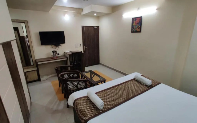OYO 19453 Hotel Holy Basil