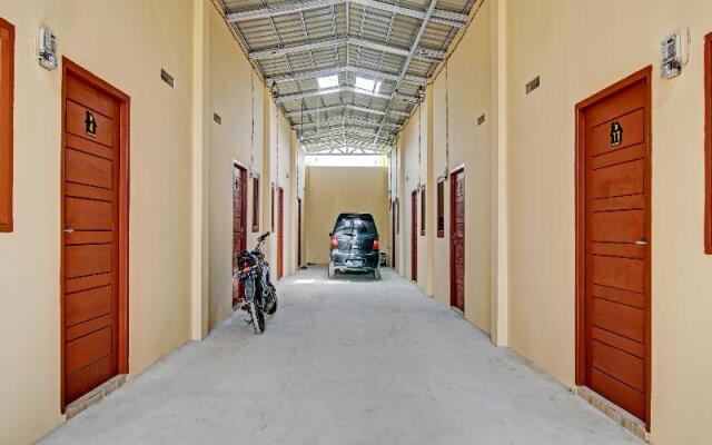 Oyo 91835 Djasur Kost