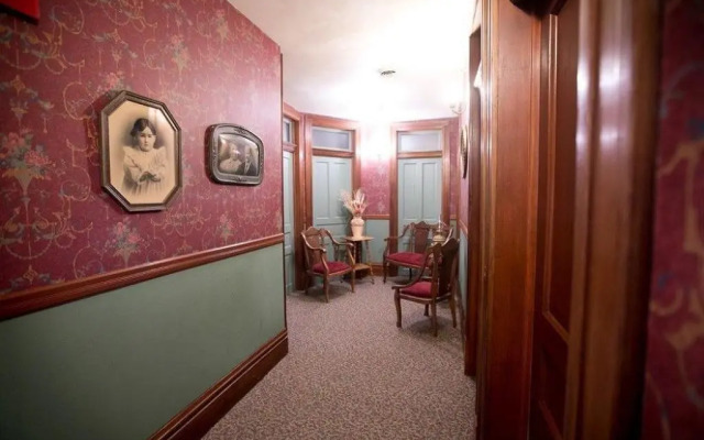 Hotel Ruby Marie