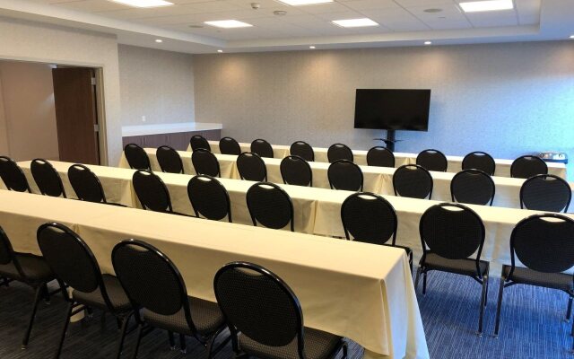 Holiday Inn Express & Suites Springfield North by IHG