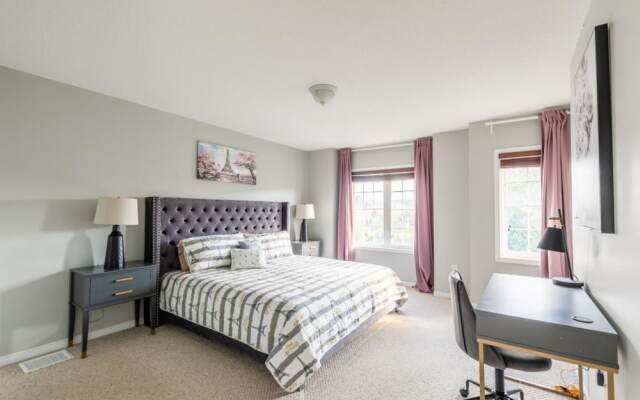 Unique Townhome Private HOT TUB Gym Sauna BBQ Playground Garage